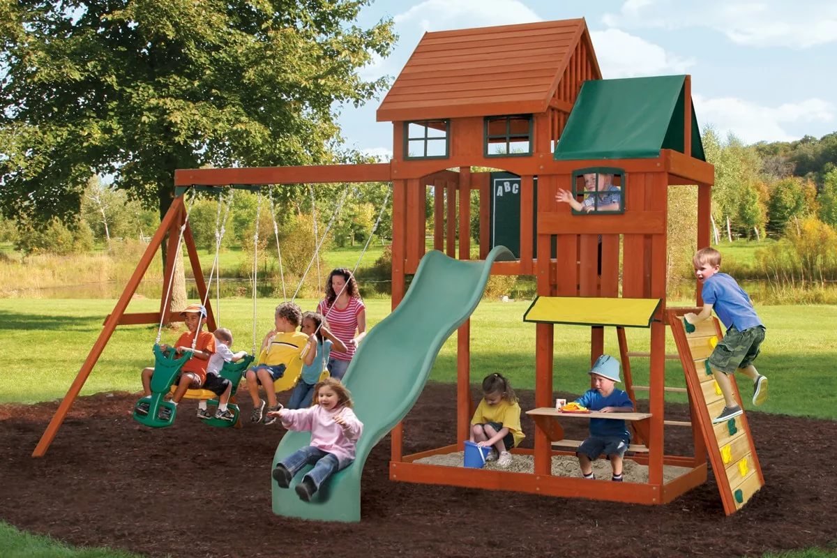 Как построить детскую площадку на даче или загородном доме?